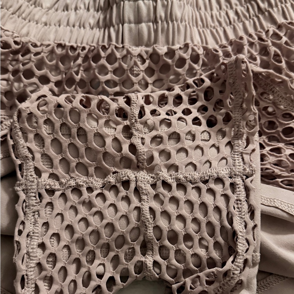 POPFLEX Active "Secret" run short a mesh overlay and built-in liners. Size 4 - Picture 6 of 6